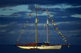 Anchorage;-Boat;-Clouds;-Comoros-Archipelago;-Flags;-France;-Indian-Ocean;-Kaleidos;-Kaleidos-images;-La-parole-à-limage;-Laurent-Abad;-Mayotte;-Sailing-boat;-Schooner;-Sea;-Stories-Pictures